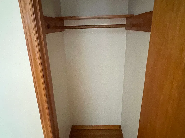 660 College St NW — Photo 10
