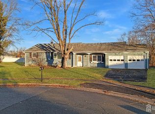 3 Susan Ct, Piscataway, NJ 08854