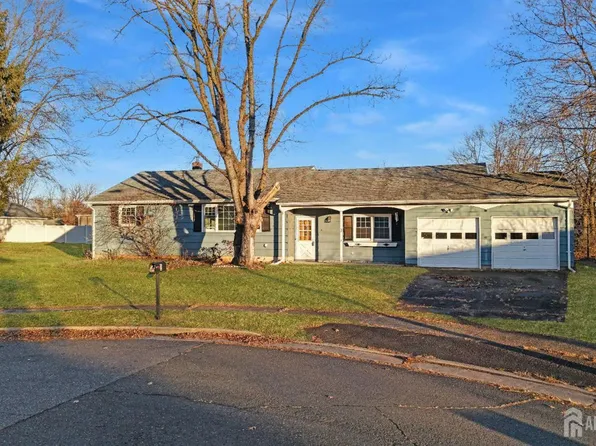 3 Susan Ct, Piscataway, NJ 08854