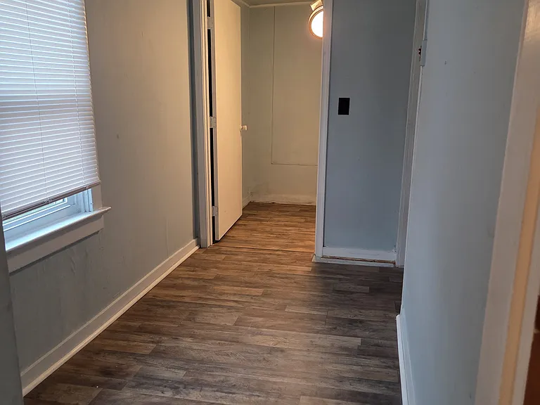 208 E Liberty St — Photo 11