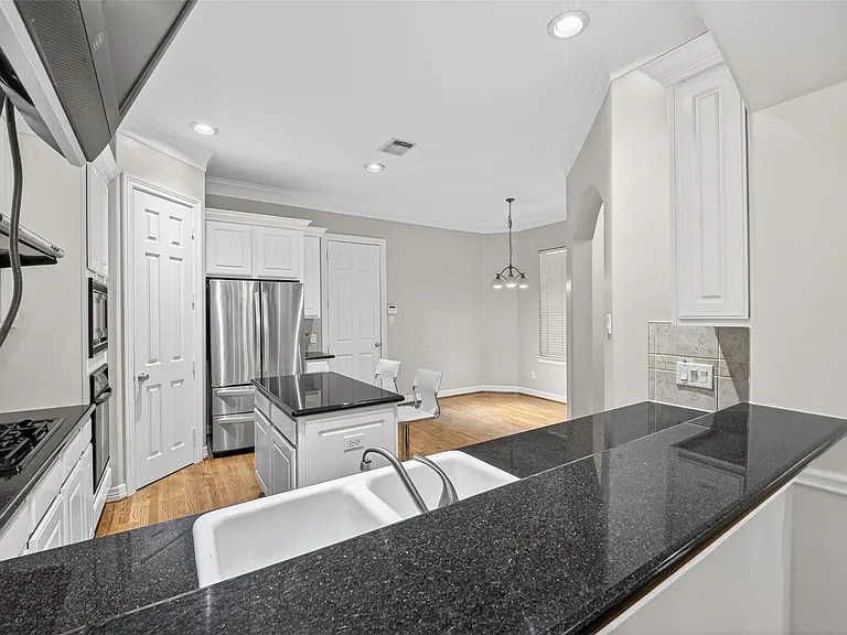 10134 Holly Chase Dr — Photo 12