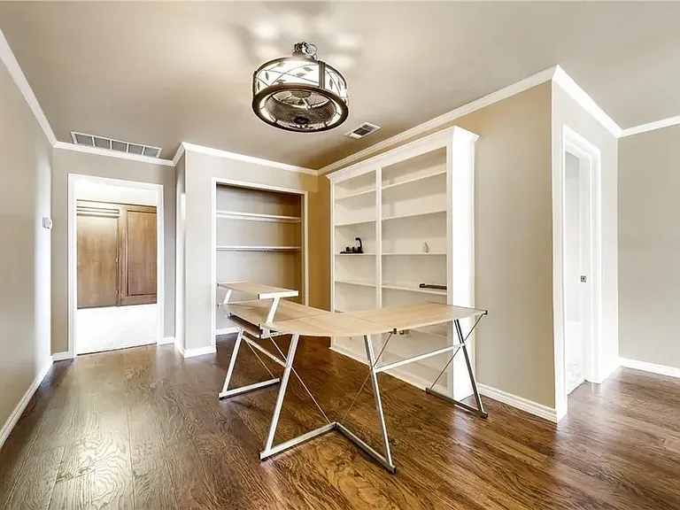 1504 Country Ln — Photo 20