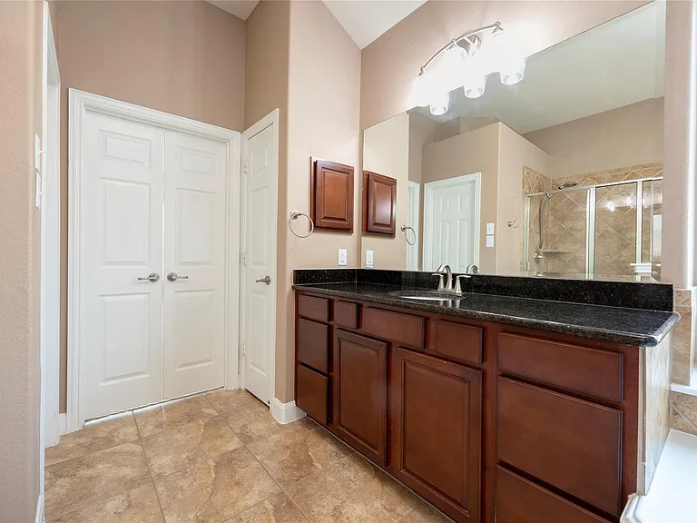 6743 Honeycrest Ln — Photo 10
