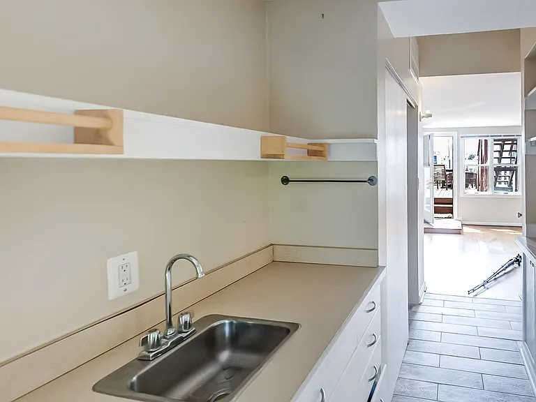 13 E Henrietta St — Photo 2