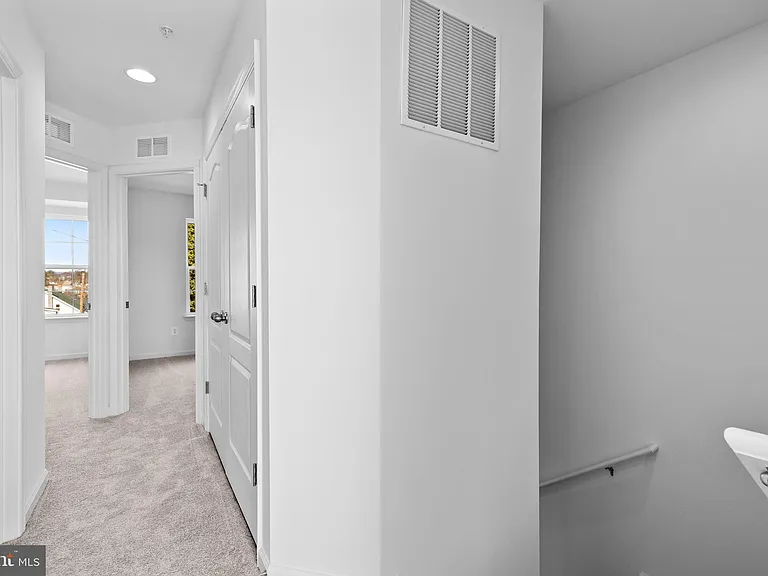 464 Peleton St — Photo 15
