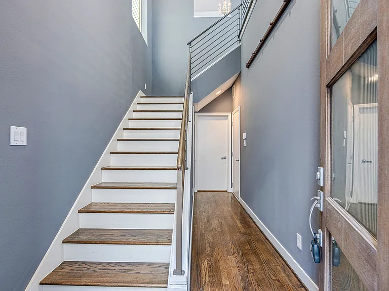 802 W Drew St — Photo 2