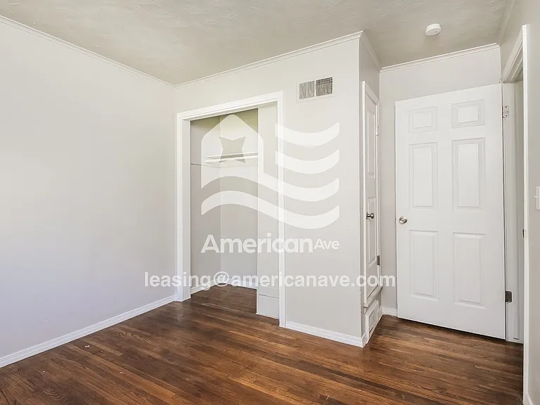 1594787_010_bedroom_13633920.jpg