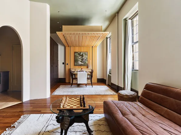207 West 21st Street 3F image 1 of 11