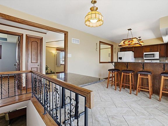 5th image of 9937 Delaware Pl