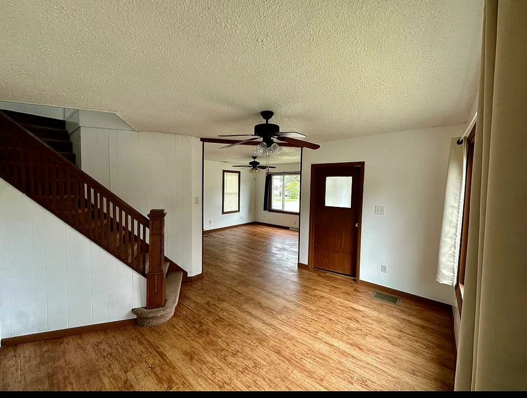 3 bed, 1.5 bath, 2460 sqft, $1,950 — Photo 4