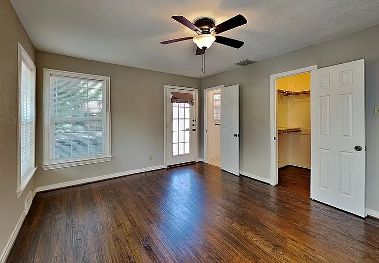 4345 Skillman St — Photo 12