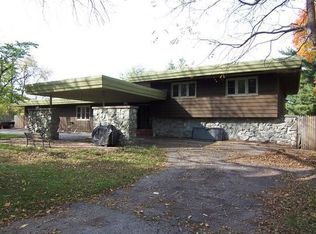 4 Hilltop Dr, Coal Valley, IL