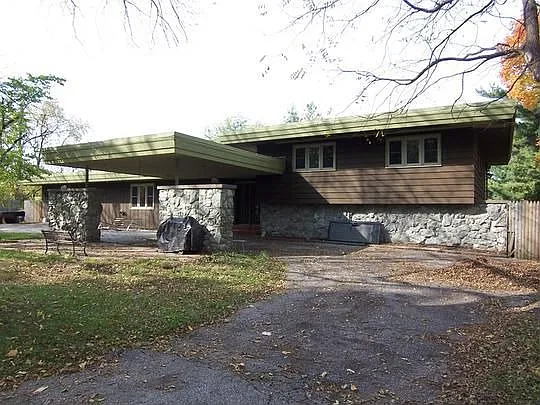 4 Hilltop Dr photo 1