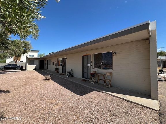 2nd image of 811 E SIESTA Drive