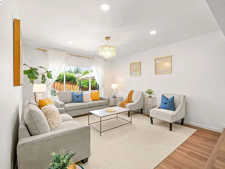 35290 Farnham Dr — Photo 8