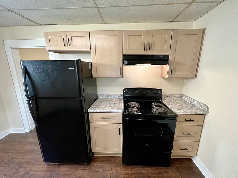 1813 E Elm St — Photo 12