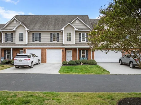 112 Marina Cv, Clarksville, VA 23927