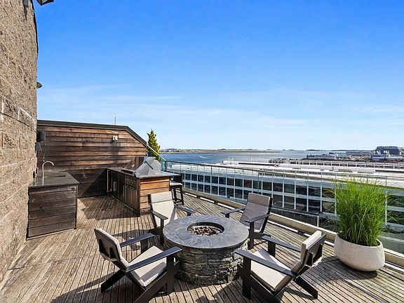 2nd image of 300 Pier 4 Blvd #Phj