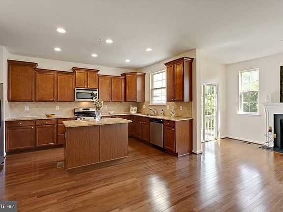5th image of 7270 Mockingbird Cir