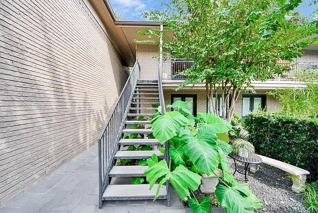 1410 Hyde Park Blvd #105 — Photo 26