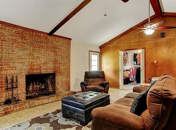 4th image of 211 Beach Dr