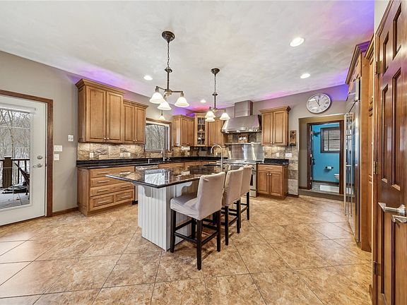 5th image of 12446 Carmichael Cir
