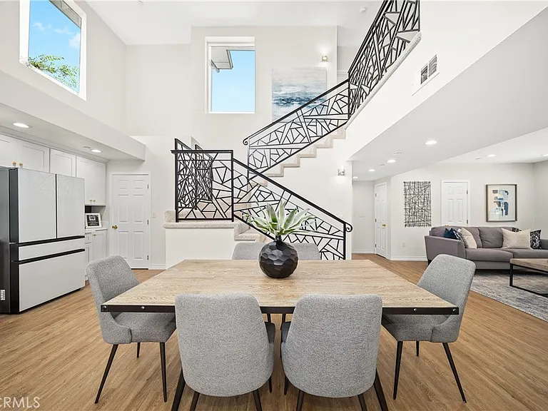 1372 Carmona Ave — Photo 8