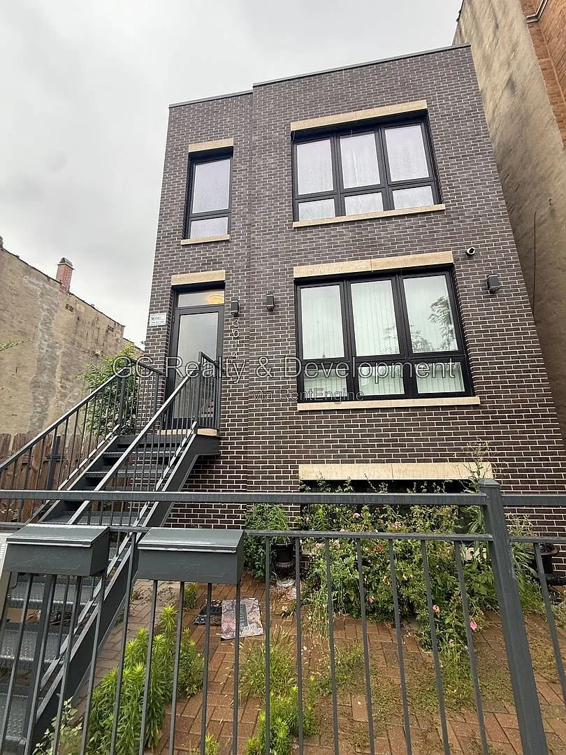 3 bed, 2.5 bath, 2000 sqft, $2,995 — Photo 1