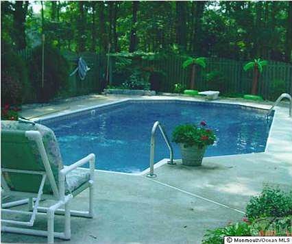 3rd image of 507 Oak Hill Ct