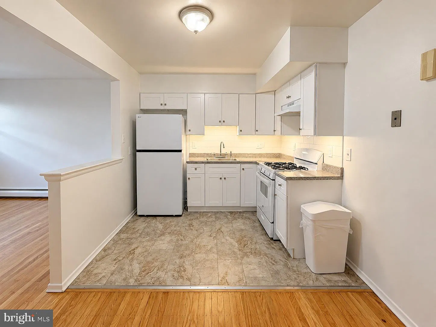 1 bed, 1.0 bath, 589 sqft, $1,300 — Photo 2