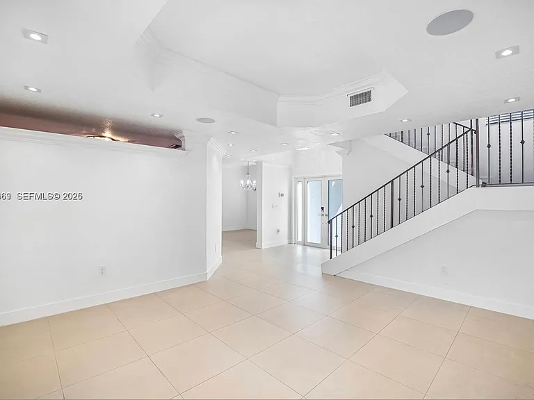 4604 SW 159th Ave — Photo 3