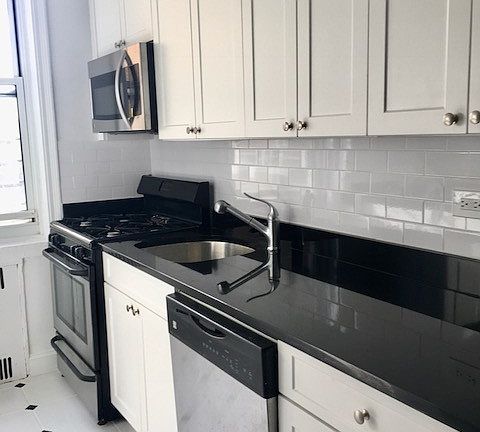 2nd image of 40 Shore Blvd APT 4K