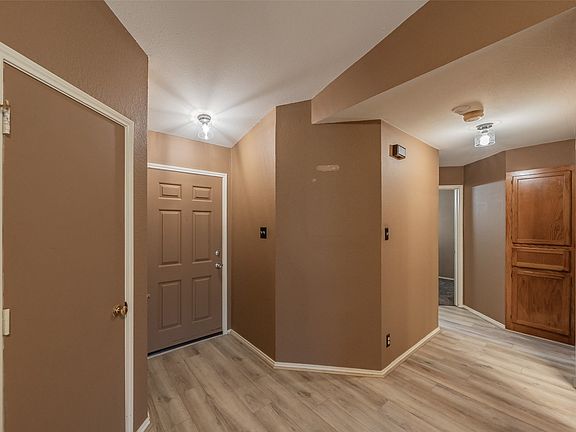 5th image of 1524 Lincolnshire Way