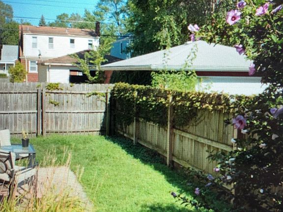 Fenced Side/Back Yard