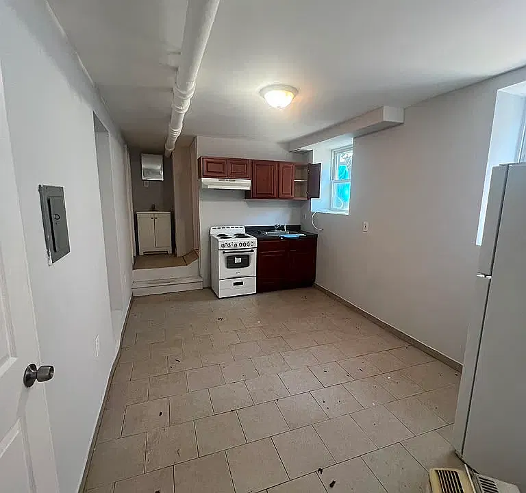 4 Eaton Pl #13