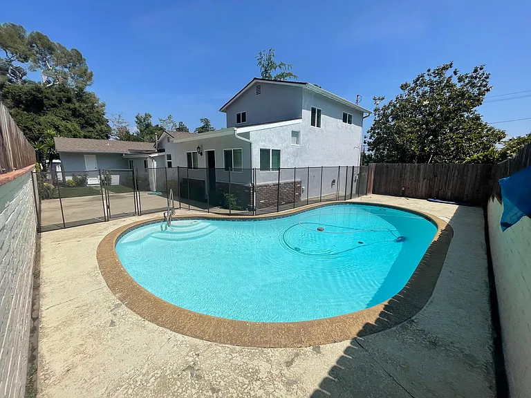 2403 Cross St — Photo 32
