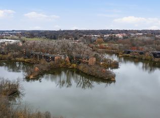 5512 E Lake Dr APT C, Lisle, IL 60532