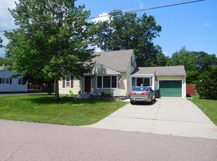16 Villa Dr, Essex Junction, VT 05452