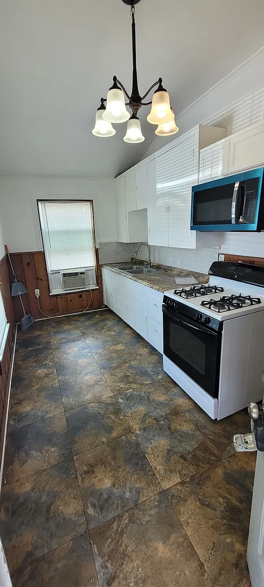 Building Photo - 2419 McKinley Ave #A