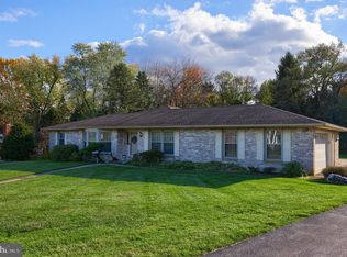 2370 Sutton Rd, York, PA 17403