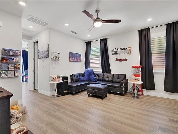 5th image of 3096 Shasta Daisy Cir