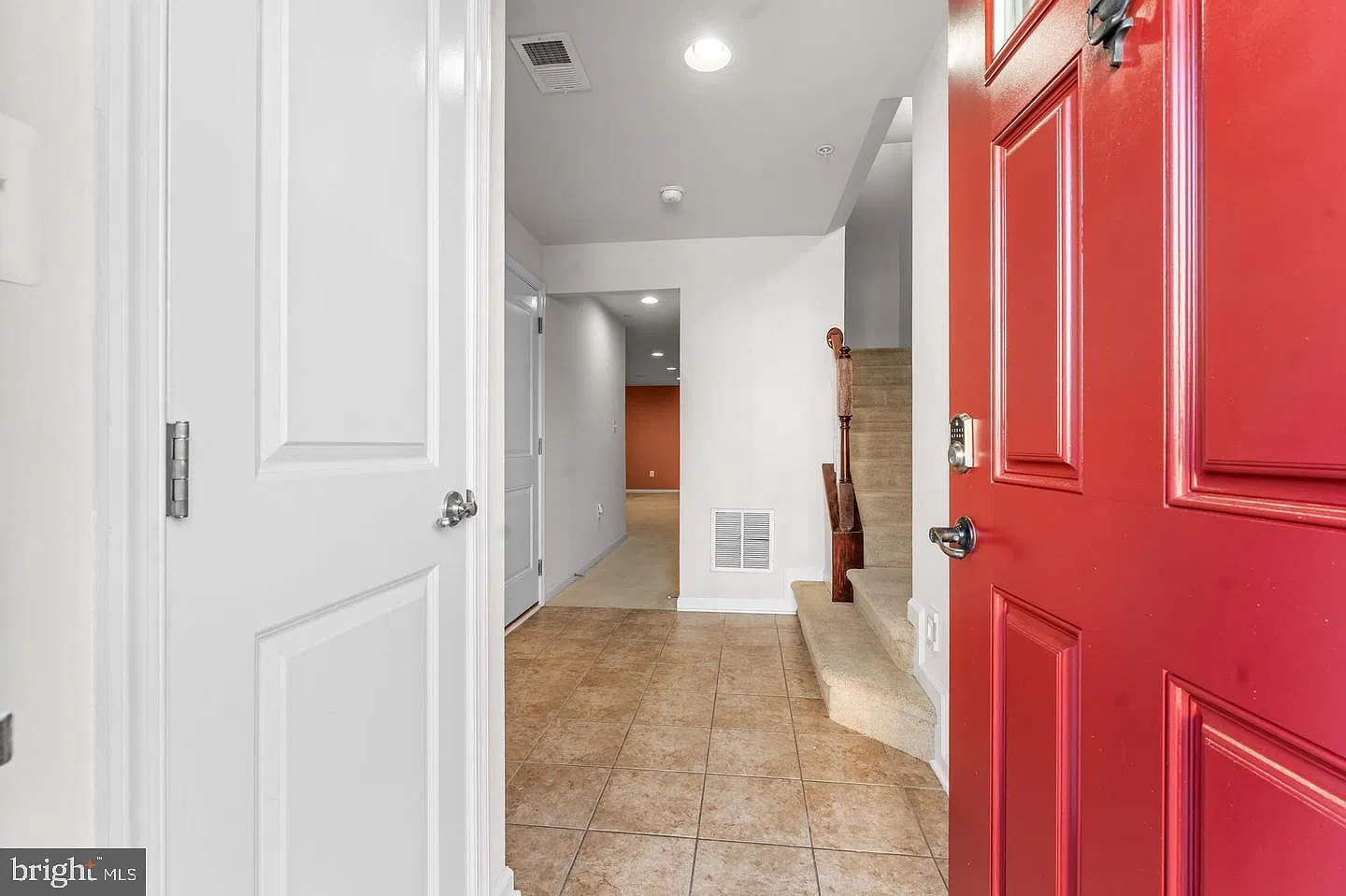 3 bed, 2.5 bath, 2340 sqft, $3,500 — Photo 2