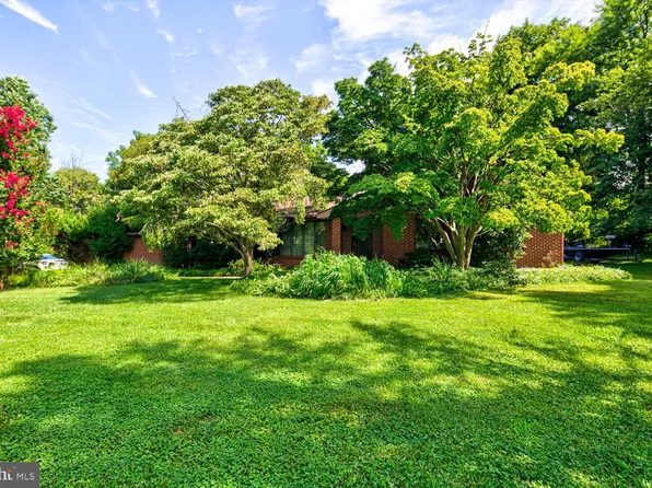 2 Solar Ct, Newark, DE 19711