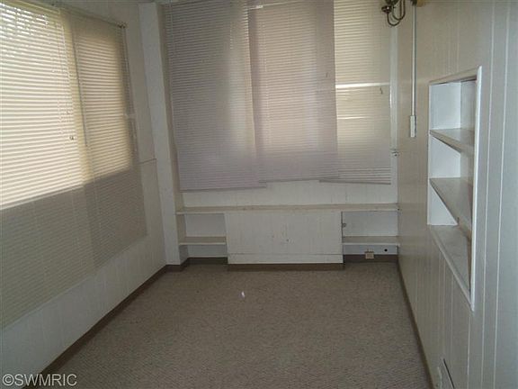 4th image of 1665 Burlingame Ave SW