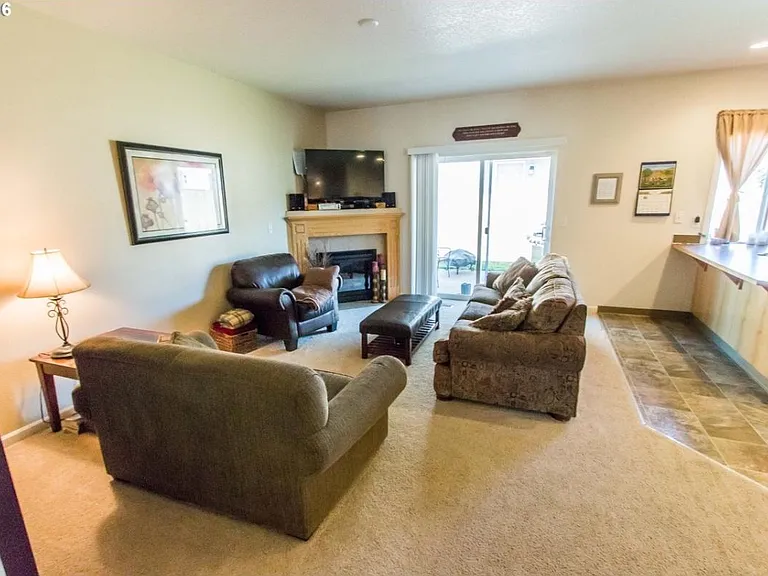 5404 NE 65th St — Photo 7