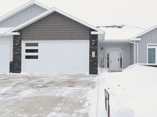 7441 15th St S, Fargo, ND 58104