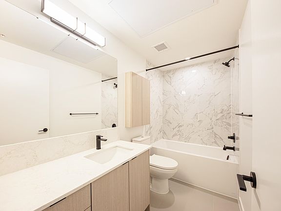 4th image of 2277 Hawthorne Ave #102