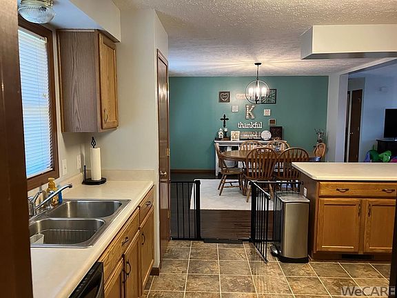 3rd image of 256 Chippewa Dr