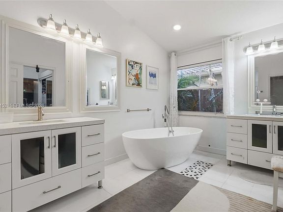 3rd image of 1010 SW 191st Ter