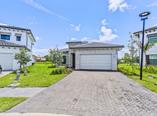 3028 Bellflower Cir, West Palm Beach, FL 33401